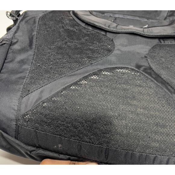 Osprey Ozone Courier Black Messenger Computer Bag 20L 15" Laptop Shoulder Bag - Picture 6 of 9